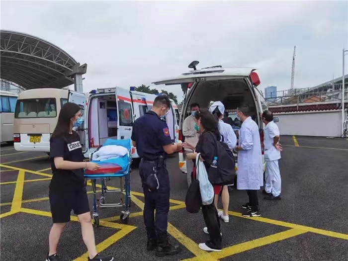 安全护送，上海救护车转运电话首选小微救护，帮您解决需求