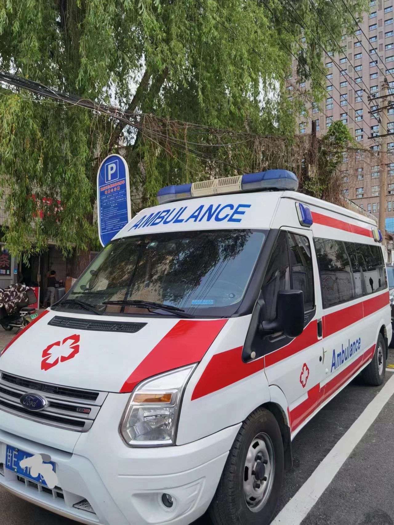 上海市异地救护车租赁专业服务，拨打电话轻松转运