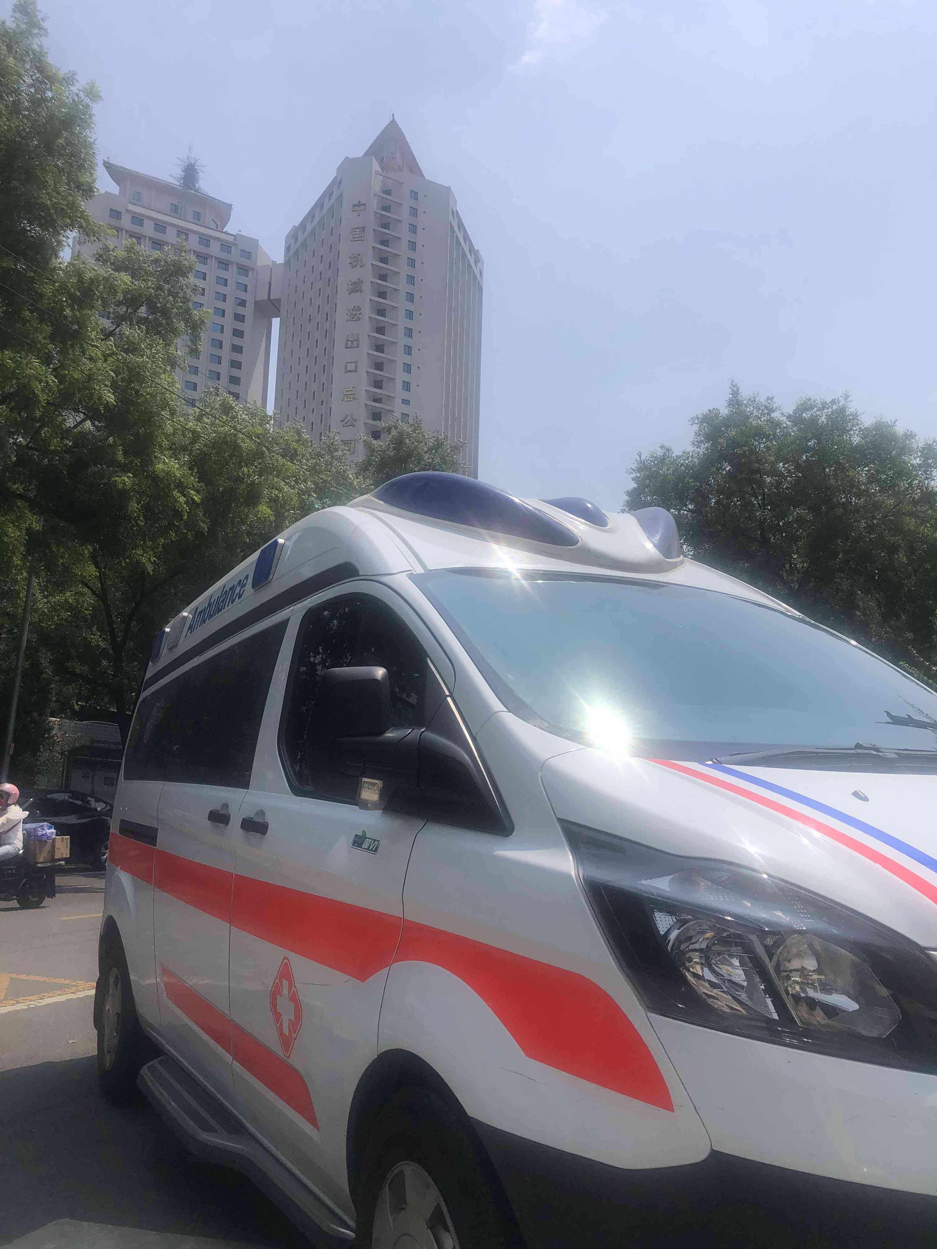 安全护送：上海救护车护送联系方式专业选择指南